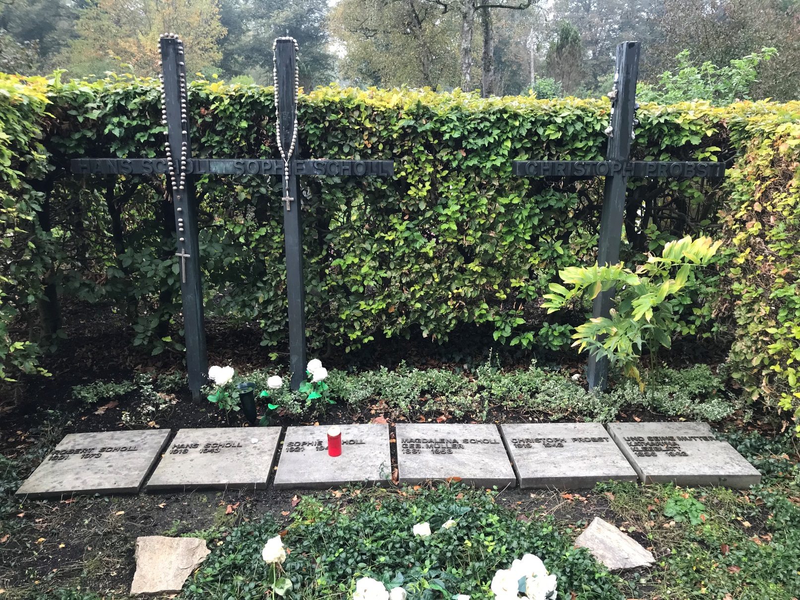 Scholl siblings and Christoph Probst's tomb, Munich, by Sal Mangione - 02.jpg